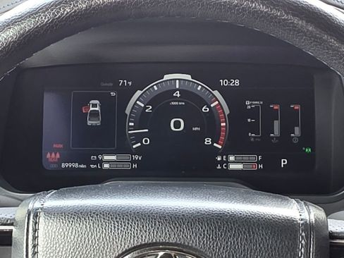 Used 2022 Toyota Tundra Platinum w/ Advanced Package AWD/4WD image 21