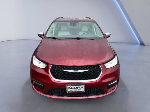Used 2021 Chrysler Pacifica Limited w/ Uconnect Theater Family Group FWD image 5