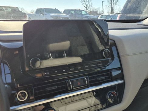 Used 2022 Nissan Pathfinder SL image 8