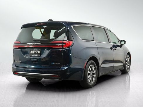 Used 2024 Chrysler Pacifica Limited FWD image 5