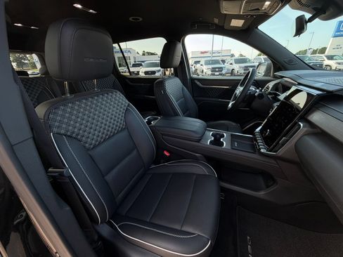 Used 2024 GMC Acadia Denali w/ Super Cruise Package FWD image 13