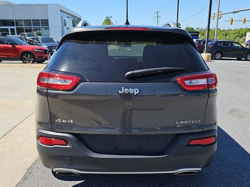 Used 2017 Jeep Cherokee Limited AWD/4WD image 5