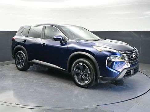 Used 2025 Nissan Rogue SV FWD image 3