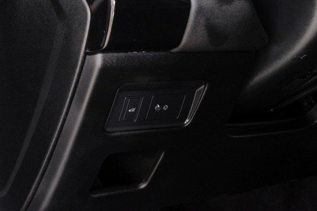 Used 2020 Land Rover Discovery Landmark AWD/4WD image 30