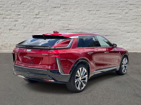 Used 2025 Cadillac Lyriq Luxury w/ LPO, Floor Liner Package AWD/4WD image 5