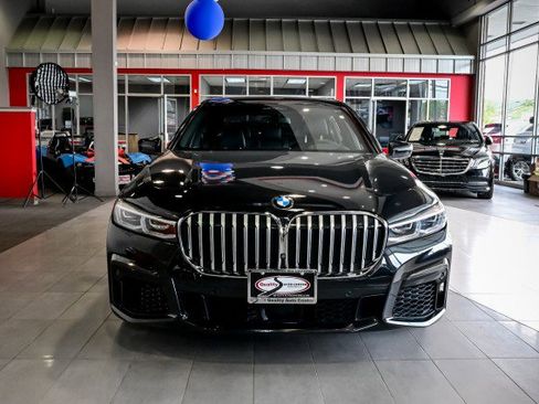 Used 2020 BMW 750i xDrive w/ Executive Package AWD/4WD image 2