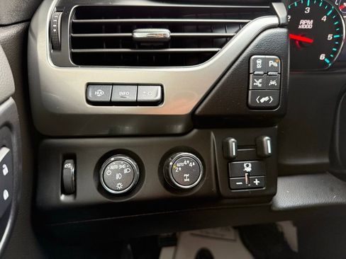 Used 2019 Chevrolet Suburban Premier w/ Premier Plus Edition image 9