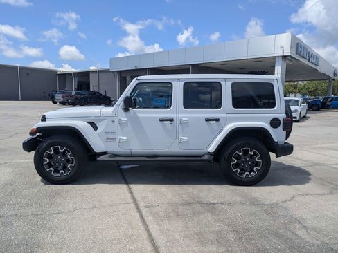 Used 2024 Jeep Wrangler Unlimited Sahara w/ Technology Group AWD/4WD image 6