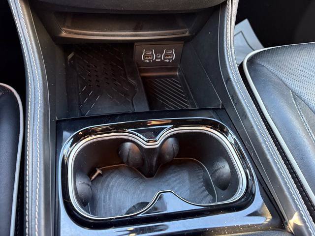 Used 2025 Chrysler Pacifica Limited FWD image 17