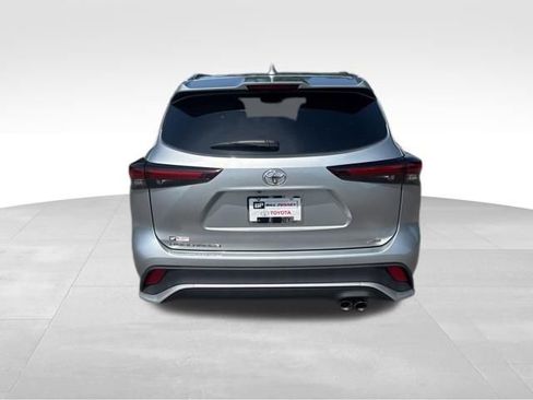Used 2024 Toyota Highlander XSE FWD image 4