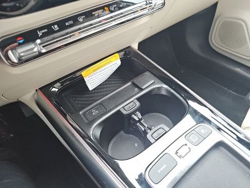 Certified 2025 Mercedes-Benz GLA 250 4MATIC image 25