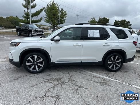Used 2025 Honda Pilot Touring image 17