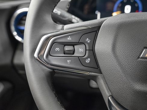 Used 2025 Chevrolet Trax LT w/ Driver Confidence Package image 18