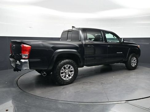 Used 2017 Toyota Tacoma SR5 w/ Tow Package RWD image 5