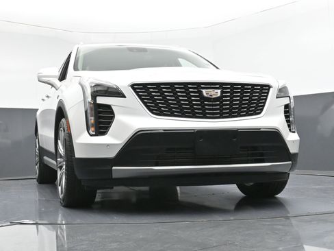 Used 2022 Cadillac XT4 Premium Luxury w/ Enhanced Visibility Package image 23