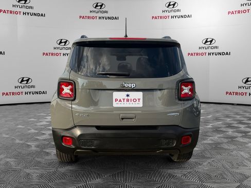 Used 2022 Jeep Renegade Latitude w/ Sun/Sound Group AWD/4WD image 4