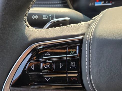 Used 2025 Jeep Grand Cherokee Overland w/ Luxury Tech Group IV AWD/4WD image 25
