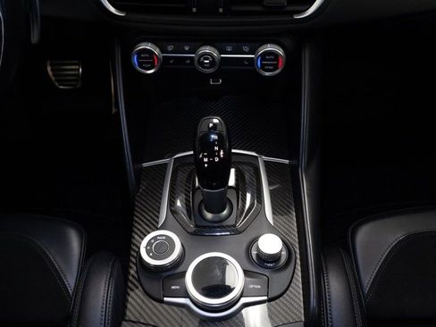 Used 2018 Alfa Romeo Giulia Quadrifoglio w/ Driver Assist Dynamic Package image 18