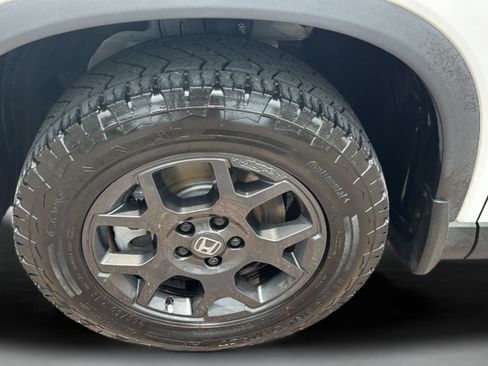 Certified 2025 Honda Pilot TrailSport image 32