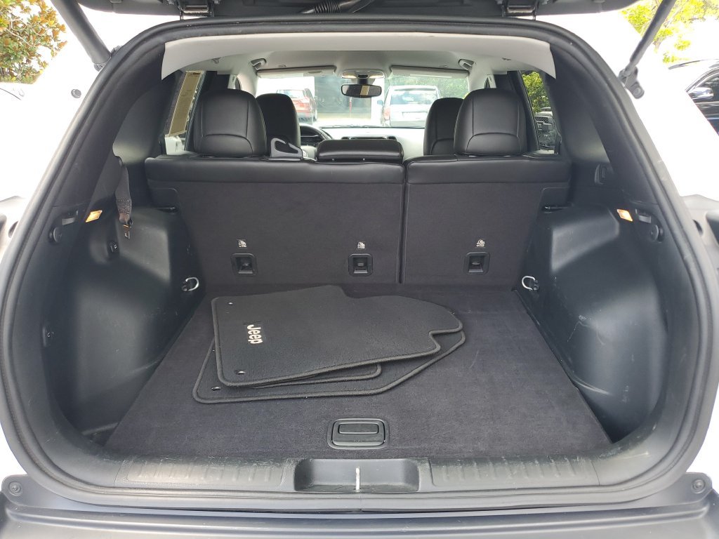 Used 2019 Jeep Cherokee Limited AWD/4WD image 10