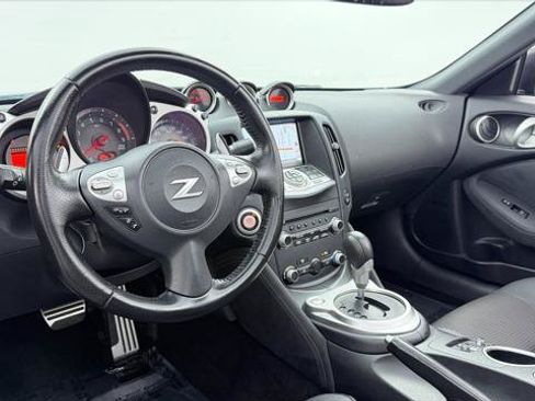 Used 2019 Nissan 370Z Touring Sport RWD image 19