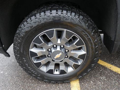 Used 2024 Chevrolet Silverado 2500 Custom w/ Custom Value Package image 29