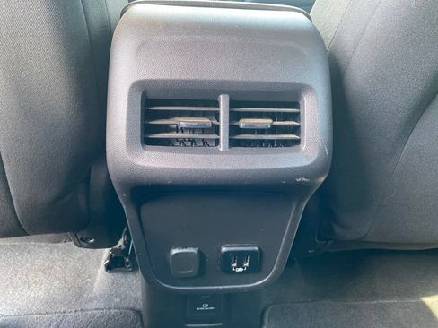 Used 2018 Chevrolet Equinox LT w/ Sun & Infotainment Package FWD image 28