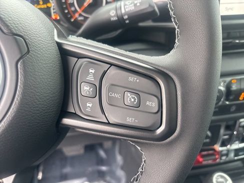 New 2026 Jeep Gladiator Rubicon w/ Technology Group AWD/4WD image 22
