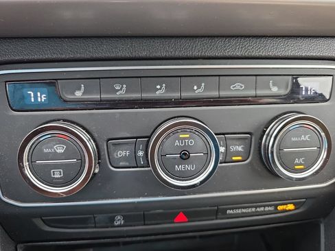 Used 2020 Volkswagen Atlas Cross Sport SE w/ Panoramic Sunroof Package AWD/4WD image 29