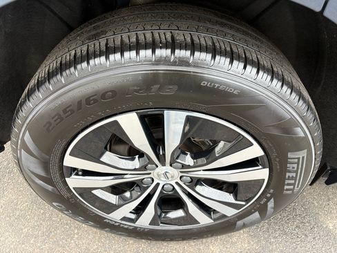 Used 2024 Volvo XC60 B5 Core image 12