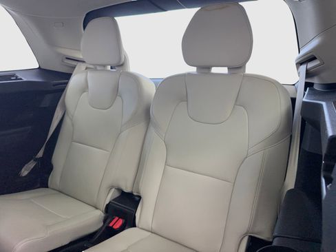 Used 2019 Volvo XC90 T5 Momentum w/ Multimedia Package image 39