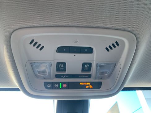 Used 2020 Chevrolet Traverse RS image 42