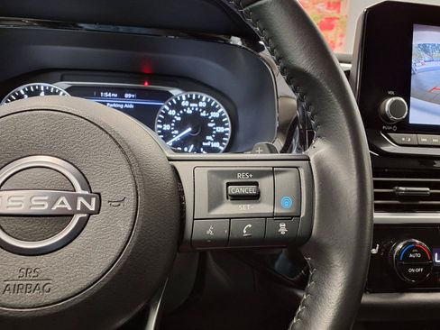 Used 2025 Nissan Pathfinder SV AWD/4WD image 28
