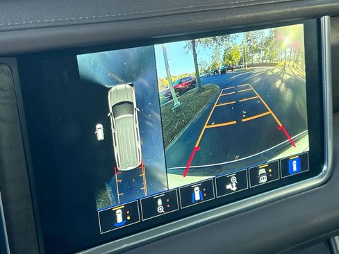 Used 2022 GMC Yukon Denali w/ Denali Premium Package image 27