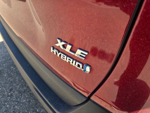 Used 2019 Toyota RAV4 XLE AWD/4WD image 10