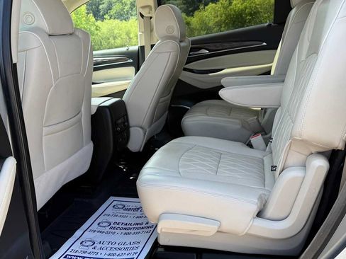 Used 2024 Buick Enclave Avenir AWD/4WD image 8