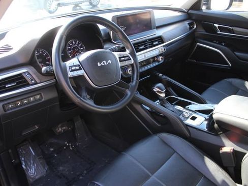 Used 2022 Kia Telluride EX w/ EX Premium Package image 3