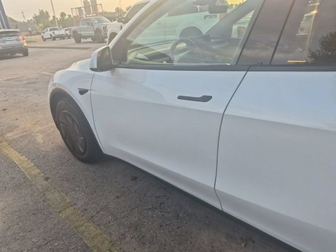 Used 2026 Tesla Model Y AWD image 6