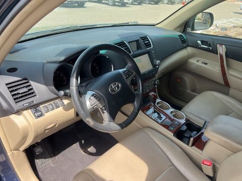Used 2011 Toyota Highlander Limited w/ Tow Pkg image 9