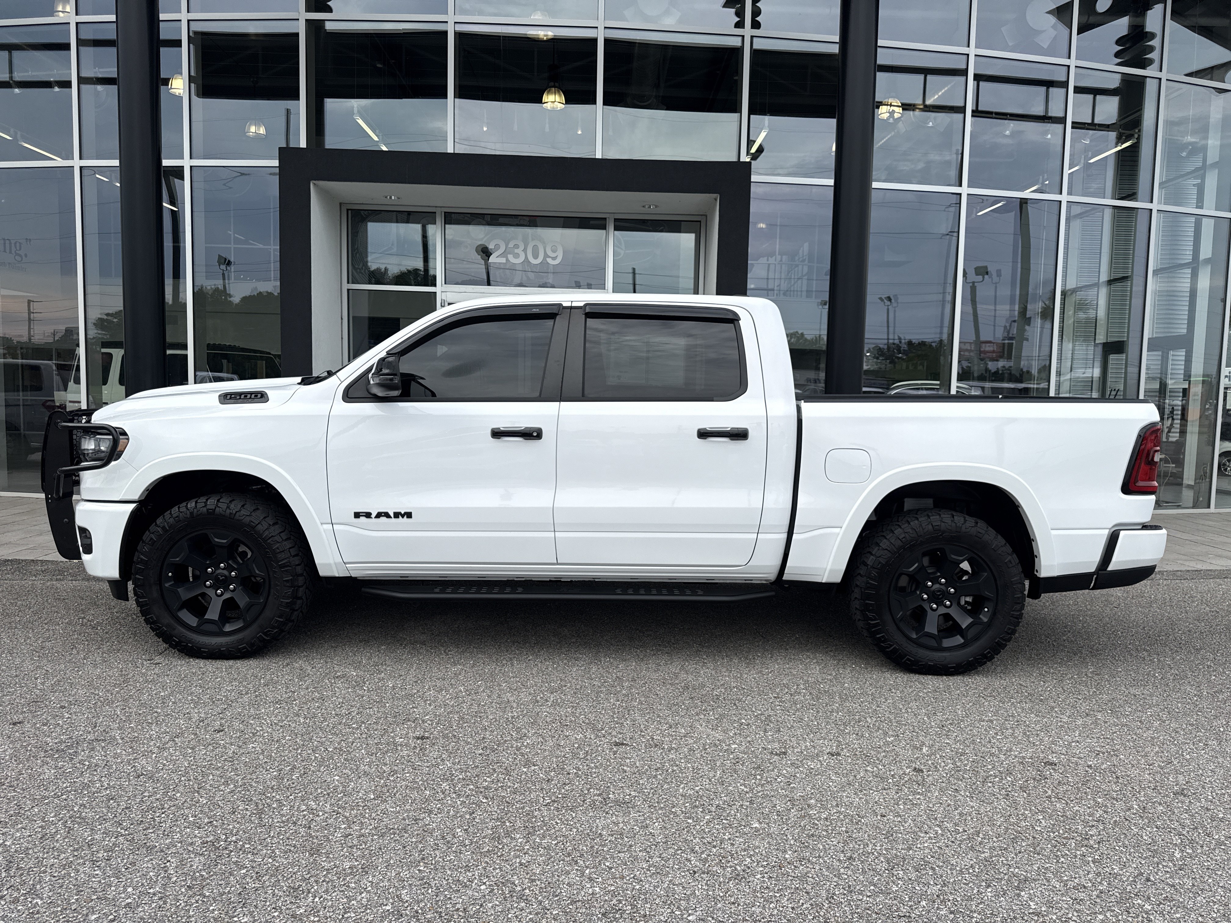 Used 2025 RAM 1500 Big Horn AWD/4WD image 2