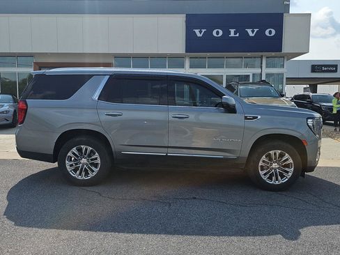 Used 2024 GMC Yukon SLT w/ SLT Luxury Package AWD/4WD image 5
