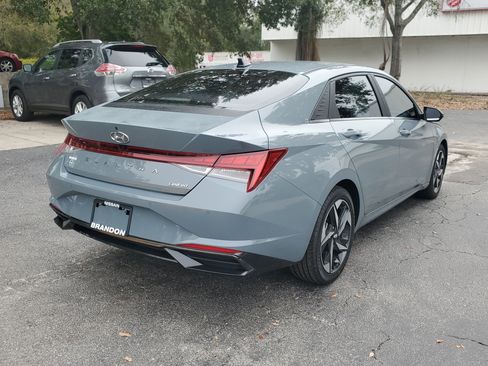Used 2022 Hyundai Elantra Limited image 7