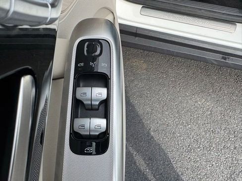 Used 2026 Mercedes-Benz GLC 300 4MATIC image 21