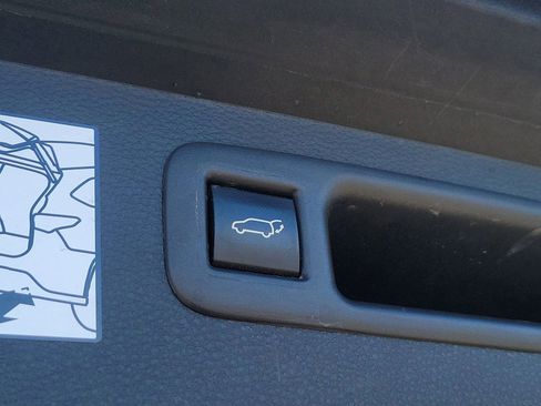 Used 2024 Toyota Highlander XLE AWD/4WD image 8