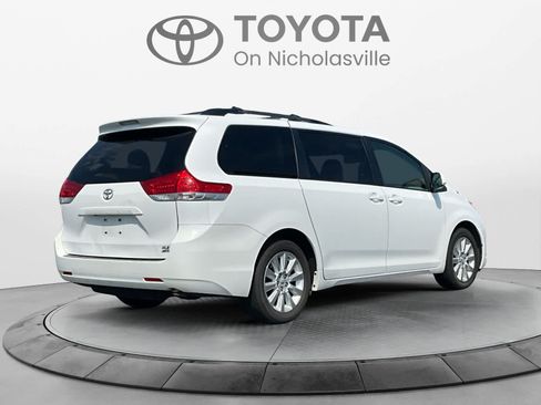 Used 2011 Toyota Sienna XLE w/ Entertainment Pkg AWD/4WD image 5