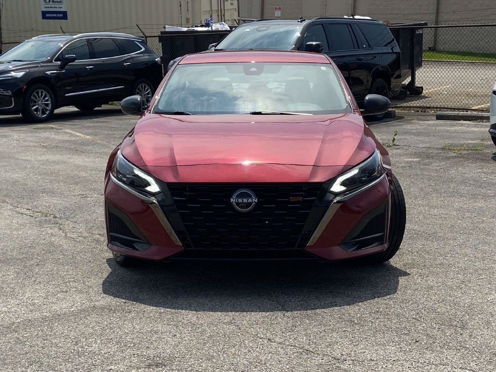 Used 2023 Nissan Altima 2.5 SR FWD image 3