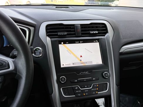 Used 2019 Ford Fusion SE FWD image 33