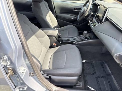 Used 2021 Toyota Corolla LE w/ Carpet Mat Package (TMS) FWD image 9