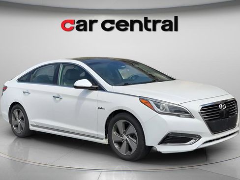 Used 2017 Hyundai Sonata Limited w/ Ultimate Package 02 FWD image 8