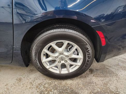 Used 2025 Chrysler Pacifica Select FWD image 34